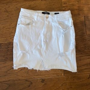 White denim skirt
